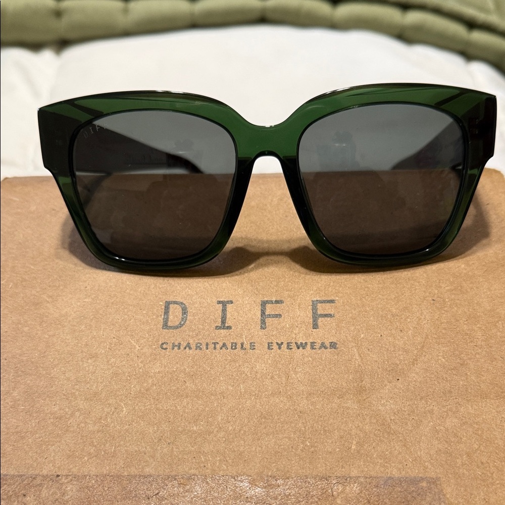 Diff Eyewear Dark Green Sunglasses View 2